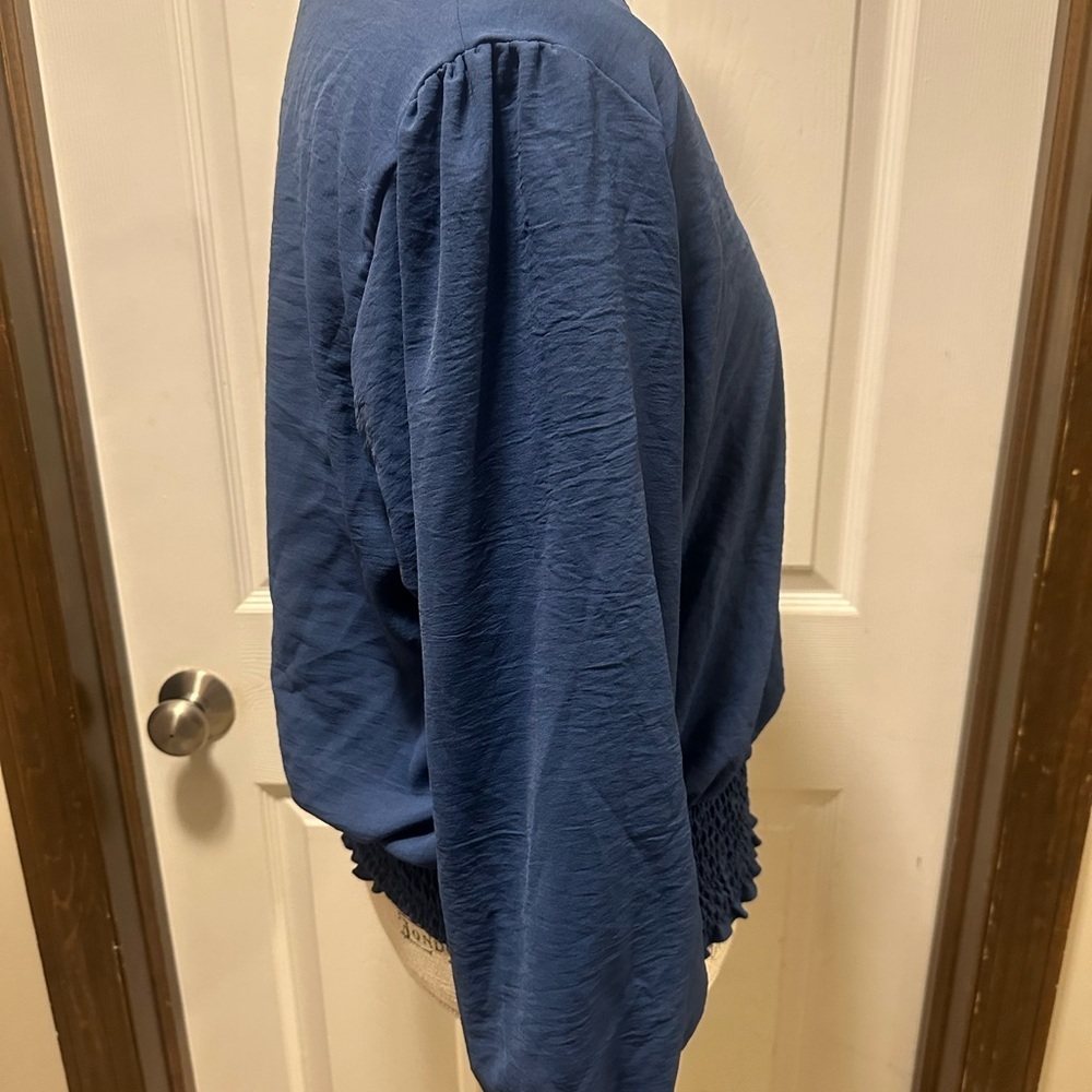 Women's Blue Top - Picture 2 of 5